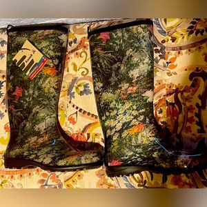 NWT Woman’s KAMIK tall Rain Boots Floral Size 7